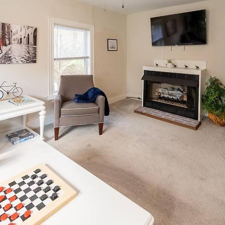 The Bike Path House! Cozy 2 Bedroom W/ Fireplace Charles City Exteriér fotografie