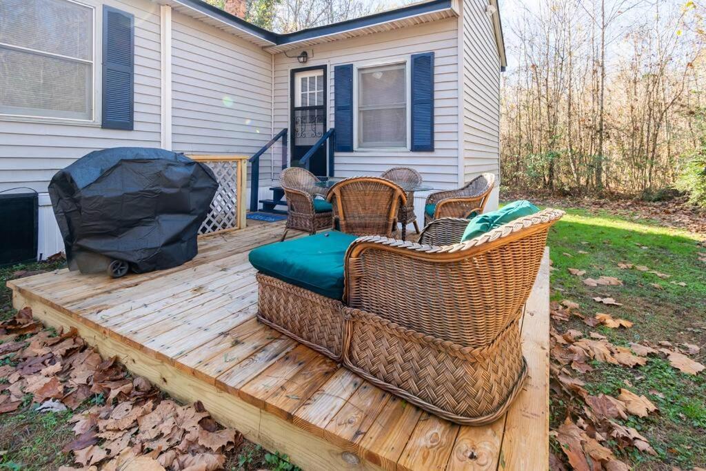 The Bike Path House! Cozy 2 Bedroom W/ Fireplace Charles City Exteriér fotografie
