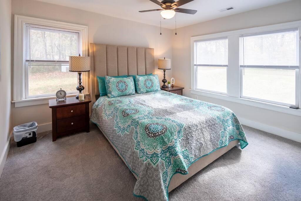 The Bike Path House! Cozy 2 Bedroom W/ Fireplace Charles City Exteriér fotografie