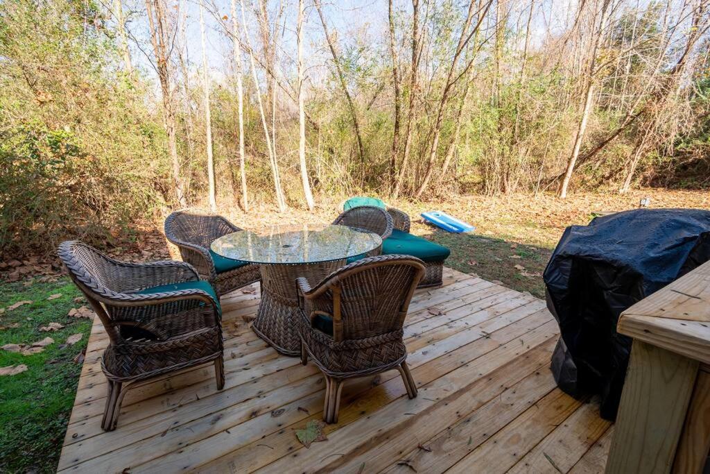 The Bike Path House! Cozy 2 Bedroom W/ Fireplace Charles City Exteriér fotografie
