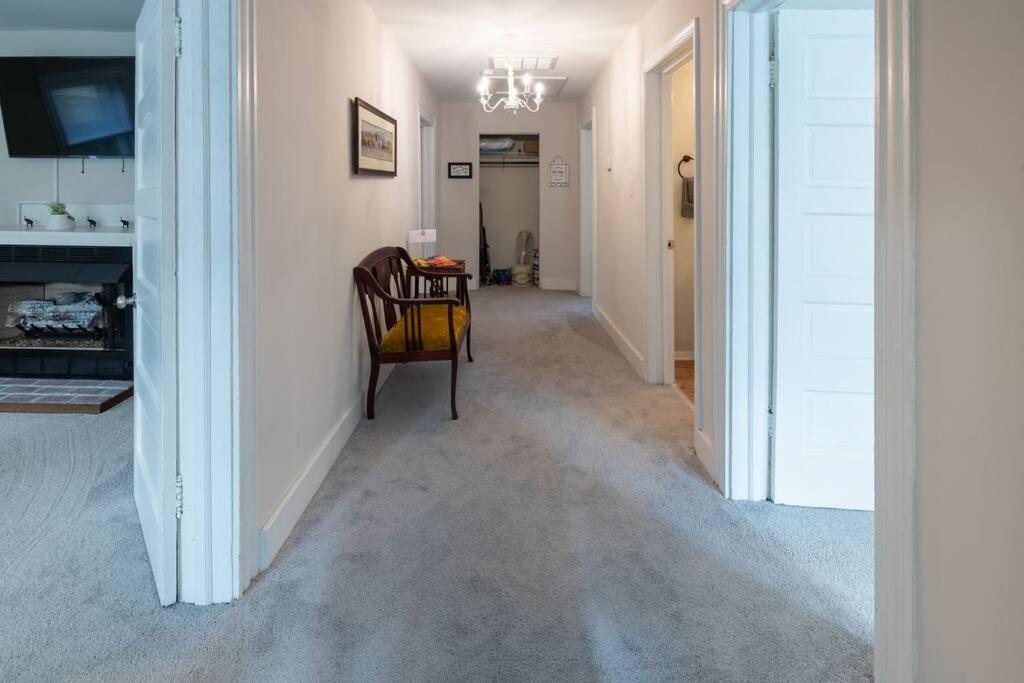 The Bike Path House! Cozy 2 Bedroom W/ Fireplace Charles City Exteriér fotografie