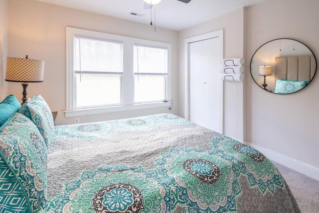 The Bike Path House! Cozy 2 Bedroom W/ Fireplace Charles City Exteriér fotografie