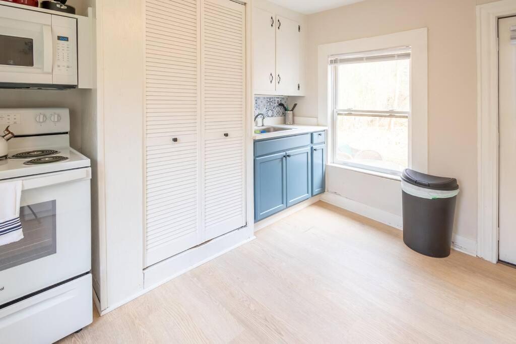 The Bike Path House! Cozy 2 Bedroom W/ Fireplace Charles City Exteriér fotografie