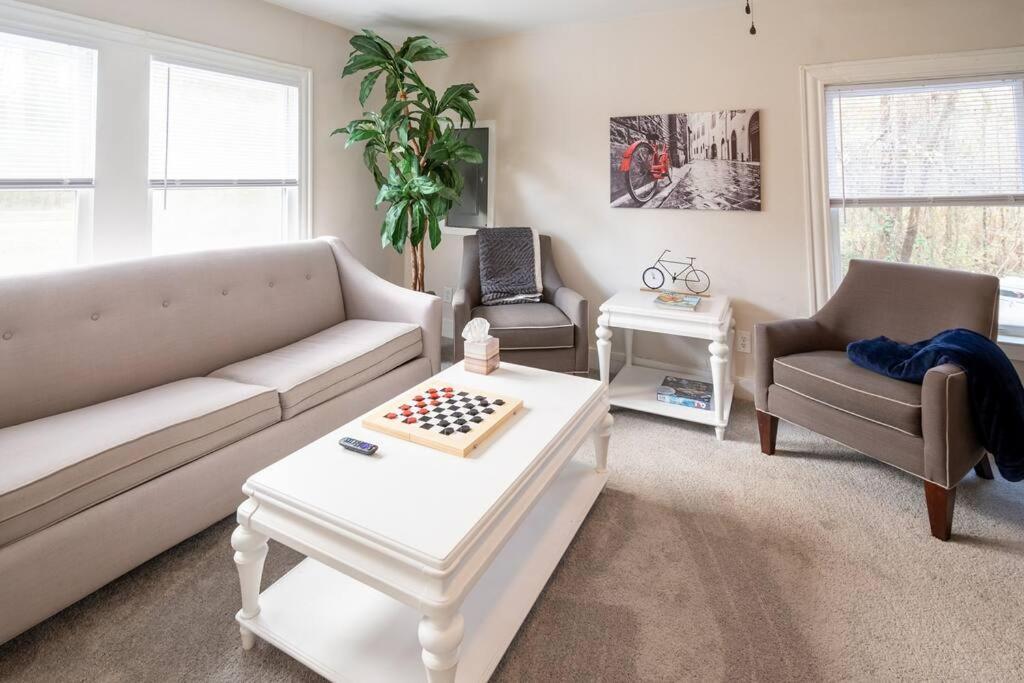 The Bike Path House! Cozy 2 Bedroom W/ Fireplace Charles City Exteriér fotografie
