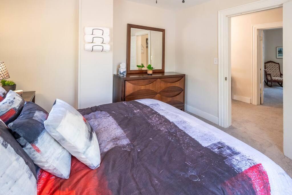 The Bike Path House! Cozy 2 Bedroom W/ Fireplace Charles City Exteriér fotografie