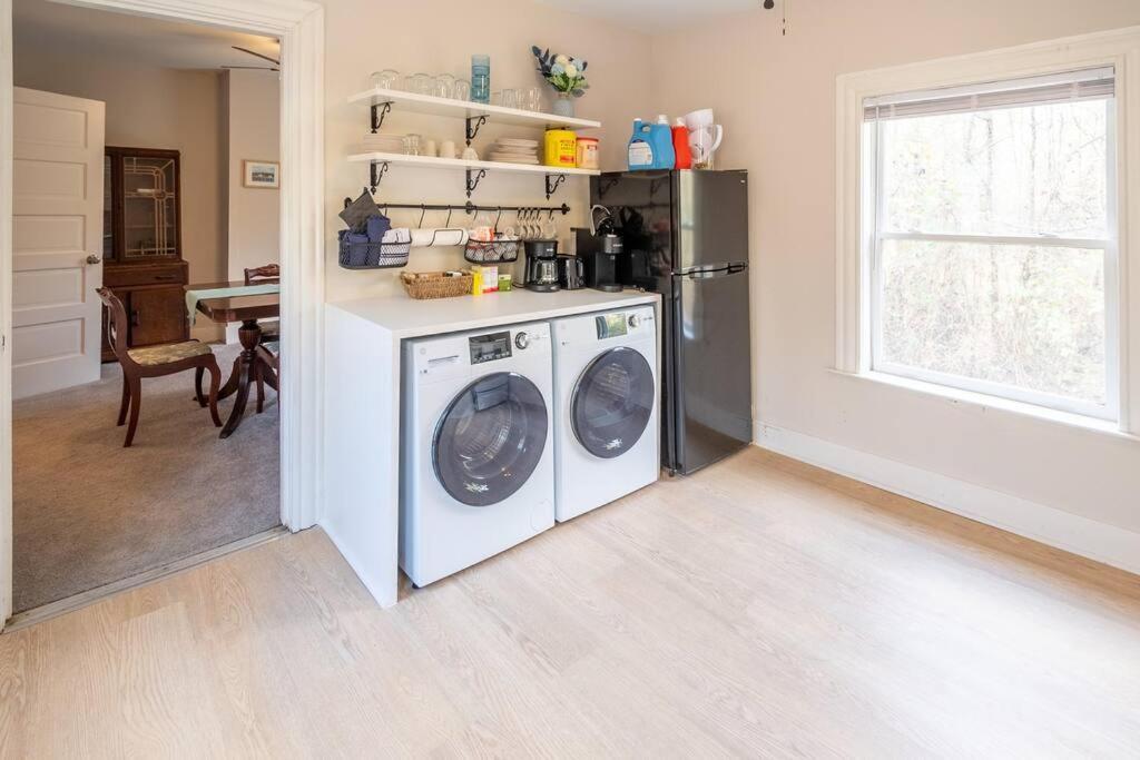 The Bike Path House! Cozy 2 Bedroom W/ Fireplace Charles City Exteriér fotografie